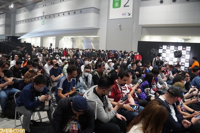 Le gagnant du «;KOF15;» est Xiaohai. &amp;quot;La clé de la victoire, c&amp;#39;est Kyo et Kronen&amp;quot; ! Retour sur ces deux jours tumultueux en photos